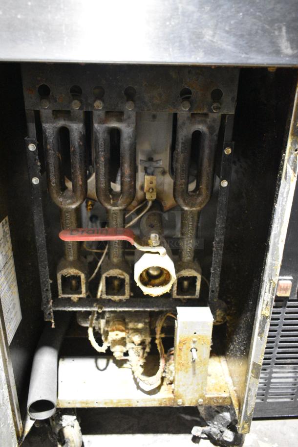 American Range AF-35/50 Stainless Steel Commercial Floor Style Natural Gas Powered Deep Fat Fryer w/ 2 Metal Fry Baskets and 2 Side Splash Guards on Commercial Casters. 40,000 BTU. - Image 5 of 6