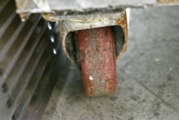 2016 Leader LM48 S/C Stainless Steel Commercial Prep Table w/ Sneeze Guard on Commercial Casters. 115 Volts, 1 Phase. Tested and Working! - Image 5 of 6