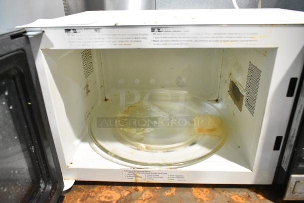 2016 Panasonic NN-SA651S Stainless Steel Countertop Microwave Oven. 120 Volts, 1 Phase. - Image 4 of 6