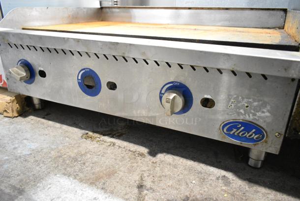 Globe Stainless Steel Commercial Countertop Natural Gas Powered Flat Top Griddle. - Image 3 of 5