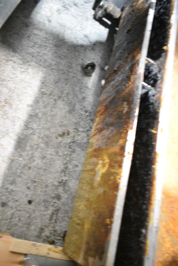 Globe Stainless Steel Commercial Countertop Natural Gas Powered Flat Top Griddle. - Image 5 of 5