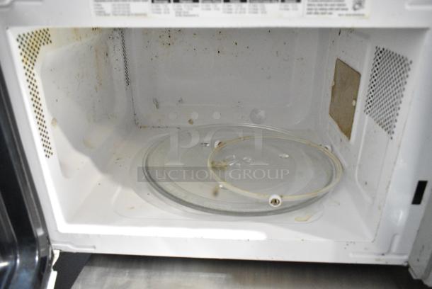 Sharp Carousel SMC1132CS Metal Countertop Microwave Oven w/ Plate. 120 Volts, 1 Phase. - Image 4 of 5