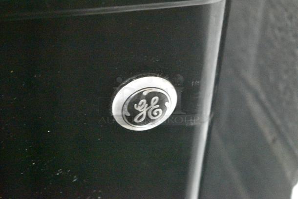 General Electric GE SFR03BAZABB Mini Cooler. 115 Volts, 1 Phase. Tested and Working! - Image 2 of 4