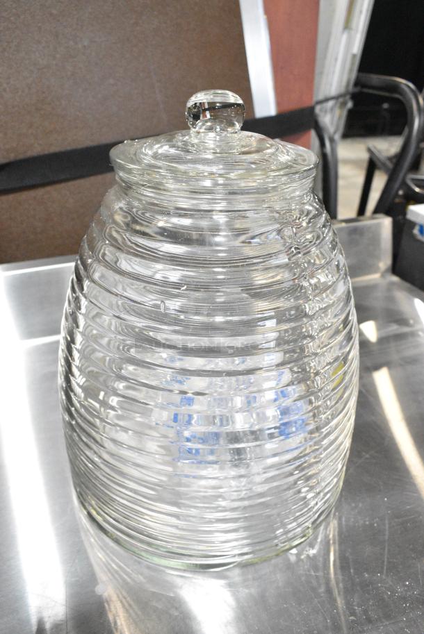 BRAND NEW SCRATCH AND DENT! 553040067 Acopa 2.4 Gallon Glass Beverage Dispenser - Image 1 of 5