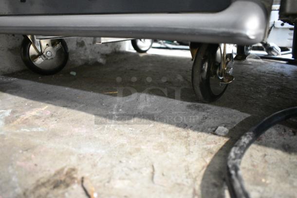 BRAND NEW SCRATCH AND DENT! 2022 Metro C519-HFC-U Stainless Steel Commercial Heated Holding Cabinet on Commercial Casters. 120 Volts, 1 Phase. Tested and Working! - Image 3 of 7