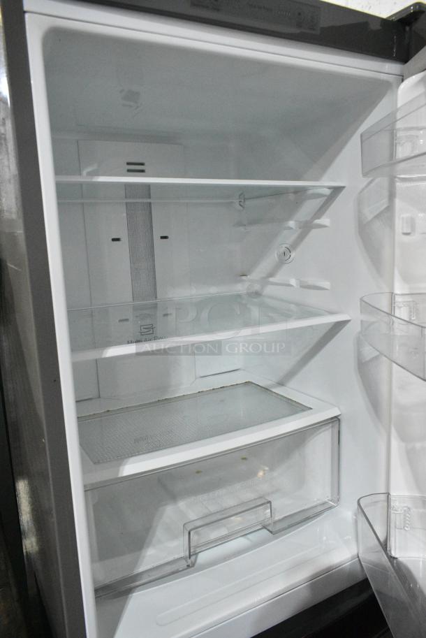 LG LBN10551PS/0G Stainless Steel French Style Door Cooler w/ Drawer Freezer. 115 Volts, 1 Phase. Tested and Working! - Image 4 of 7