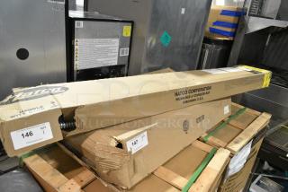 BRAND NEW SCRATCH AND DENT! Avantco GR-60 Glo-Ray 60" Stainless Steel Single Infrared Warmer with Infinite Controls. 120 Volts, 1 Phase.