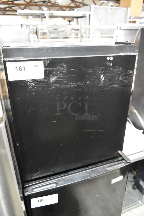 2023 Hisense WMS017M6XBE Mini Cooler. 115 Volts, 1 Phase. Tested and Working! - Image 1 of 4