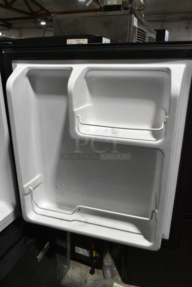 2023 Hisense WMS017M6XBE Mini Cooler. 115 Volts, 1 Phase. Tested and Working! - Image 3 of 4