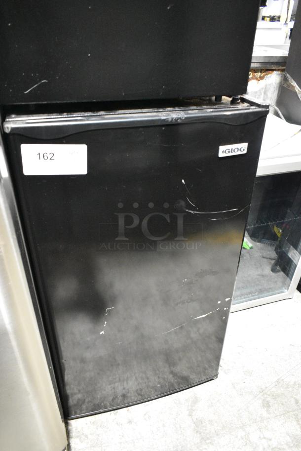 Igloo IRF32BK Mini Cooler. 115 Volts, 1 Phase. Tested and Powers On But Does Not Get Cold - Image 1 of 5