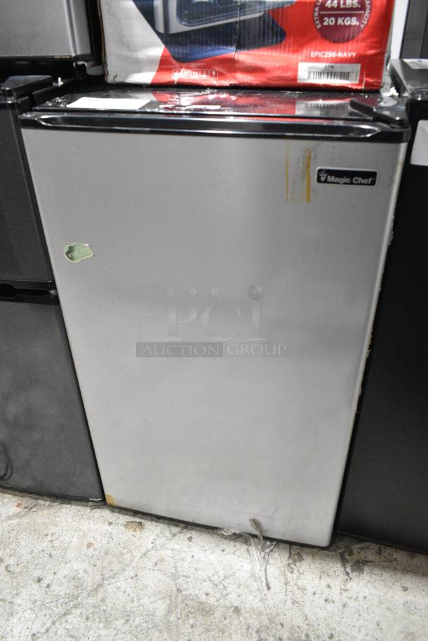 Magic Chef HMR440SE Mini Cooler. 115 Volts, 1 Phase. Tested and Working! - Image 1 of 5