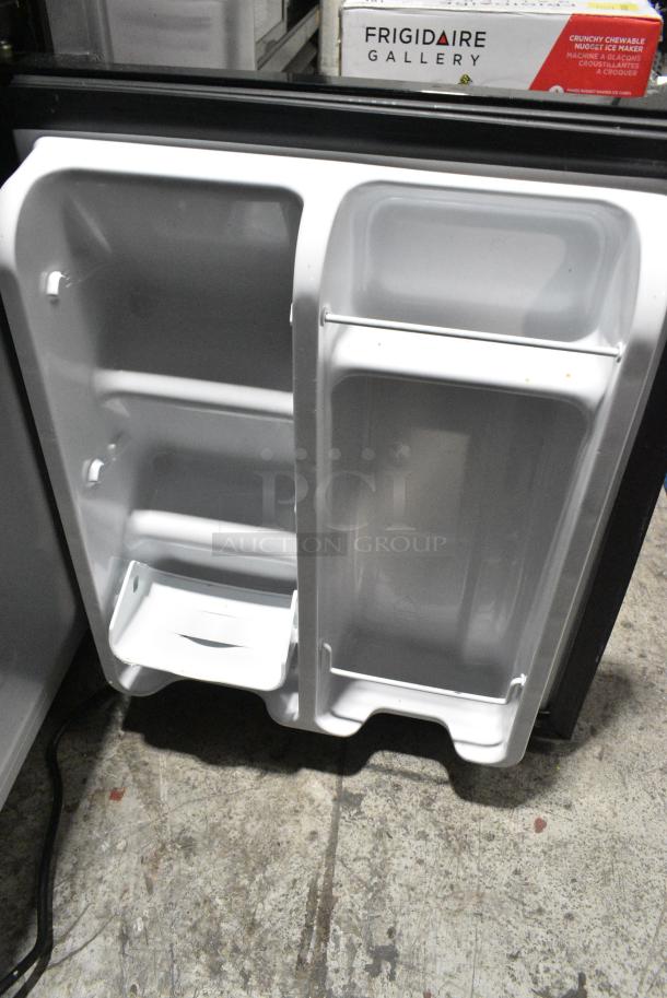 Arctic King FZ35C1M-U Mini Cooler. 115 Volts, 1 Phase. Tested and Working! - Image 6 of 10