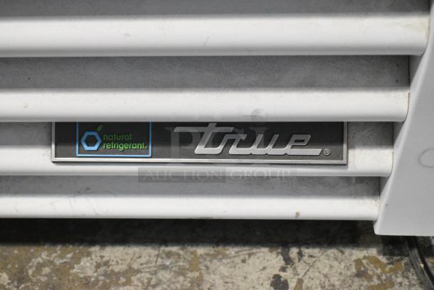 BRAND NEW SCRATCH AND DENT! 2021 True TSCI-600R-G-PH Metal Commercial Single Door Reach In Cooler Merchandiser w/ Poly Coated Racks. 115 Volts, 1 Phase. Tested and Working! - Image 2 of 4