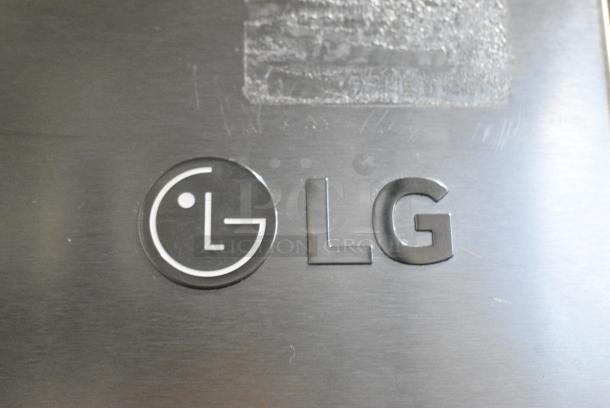 LG LSXS26366S/05 Stainless Steel Cooler w/ Freezer. 115 Volts, 1 Phase. Tested and Working! - Image 3 of 10