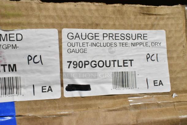 BRAND NEW SCRATCH AND DENT! 790PGOUTLET C Pure Oceanloch Water Filter Outlet Kit with Nipple and Pressure Gauge w/ 790OCLOKITM C Pure Oceanloch-M Water Filtration System with Oceanloch-M Cartridge - 1 Micron Rating and 1.67 GPM - Image 4 of 5