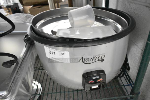 BRAND NEW SCRATCH AND DENT! Avantco 177RCB124 124 Cup (62 Cup Raw) Electric Rice Cooker / Warmer with Removable Lid - 240 Volts, 1 Phase. - Image 1 of 6