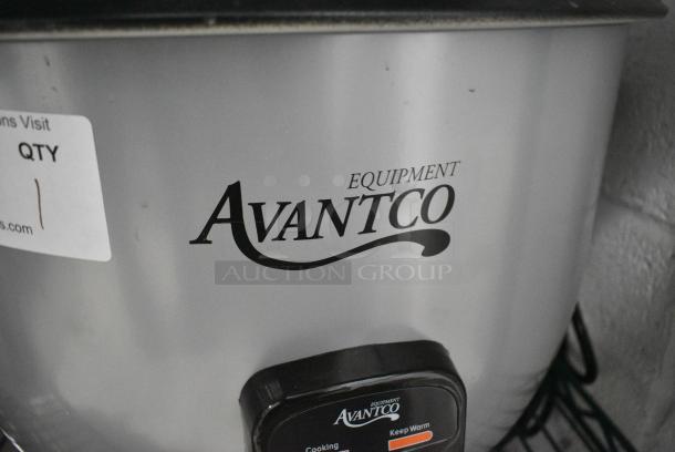 BRAND NEW SCRATCH AND DENT! Avantco 177RCB124 124 Cup (62 Cup Raw) Electric Rice Cooker / Warmer with Removable Lid - 240 Volts, 1 Phase. - Image 2 of 6