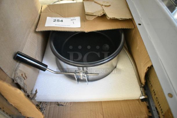 BRAND NEW SCRATCH AND DENT! Carnival King 382PM3KETTLE 8 oz. Popcorn Kettle (Old Style, Without digital display, Non-ETL) - Image 2 of 6