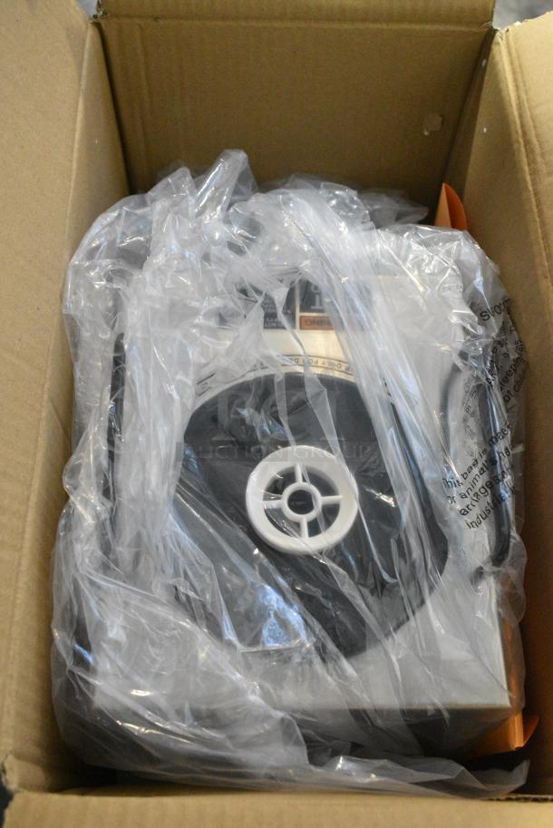 BRAND NEW SCRATCH AND DENT! 2024 Bunn SINGLE AXIOM 15 38700.0043 Stainless Steel Commercial Countertop Single 1 Gallon Coffee Brewer with Portable Server. 120 Volts, 1 Phase. - Image 4 of 11