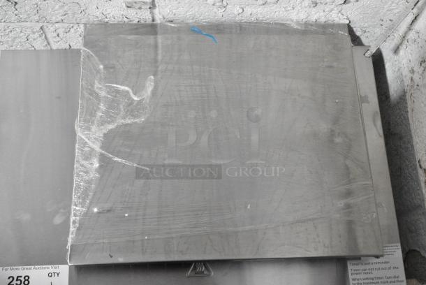 BRAND NEW SCRATCH AND DENT! 2024 Avantco Stainless Steel Commercial 23" Electric Countertop Cheese Melter. 208/240 Volts, 1 Phase. - Image 5 of 7