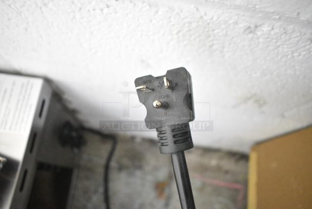 BRAND NEW SCRATCH AND DENT! 2024 Avantco Stainless Steel Commercial 23" Electric Countertop Cheese Melter. 208/240 Volts, 1 Phase. - Image 7 of 7