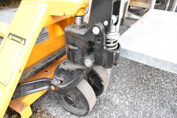 Uline H-1043 Metal Commercial 5,500 Pound Capacity Pallet Jack. - Image 3 of 5