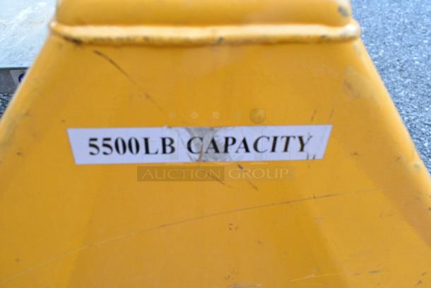Uline H-1043 Metal Commercial 5,500 Pound Capacity Pallet Jack. - Image 4 of 5