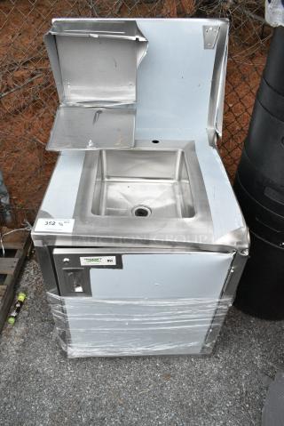 BRAND NEW SCRATCH AND DENT! Regency 600PHS24HC Space Saver Single Bowl Hot and Cold Portable Hand Sink Cart