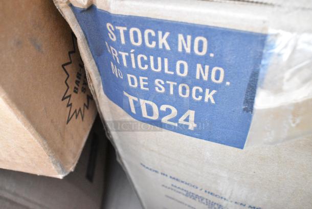 9 BRAND NEW! Boxes Including C55UT1 Dart Clear Hinged Plastic Large Container, 395RP09 EcoChoice No PFAS Added Bamboo / Bagasse Blend 9" Plate - 500/Case, TD24 Solo Ultra Clear™ TD24 24 oz. Customizable Clear PET Plastic Cold Cup - 600/Case, 130TRAY16 Visions Black PET Plastic 16" Thermoform Catering / Deli Tray - 25/Case, SLKC12/24 Fabri-Kal Strawless Lid. 9 Times Your Bid! - Image 6 of 9