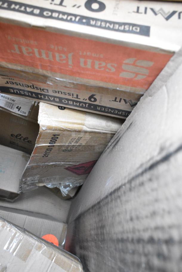 15 BRAND NEW! Boxes Including Y16T Dart Galaxy Tall Plastic Cold Cup, 330B190053W Elite Global Solutions B190053-W Monet 5 1/4" White Raised Rim Melamine Plate - 6/Case, 61252L Choice 7" Round Foil-Laminated Board Lid - 500/Case, 2 Box 500CC12 Choice Clear PET Customizable Plastic Cold Cup - 12 oz. - 1000/Case. 15 Times Your Bid! - Image 13 of 13