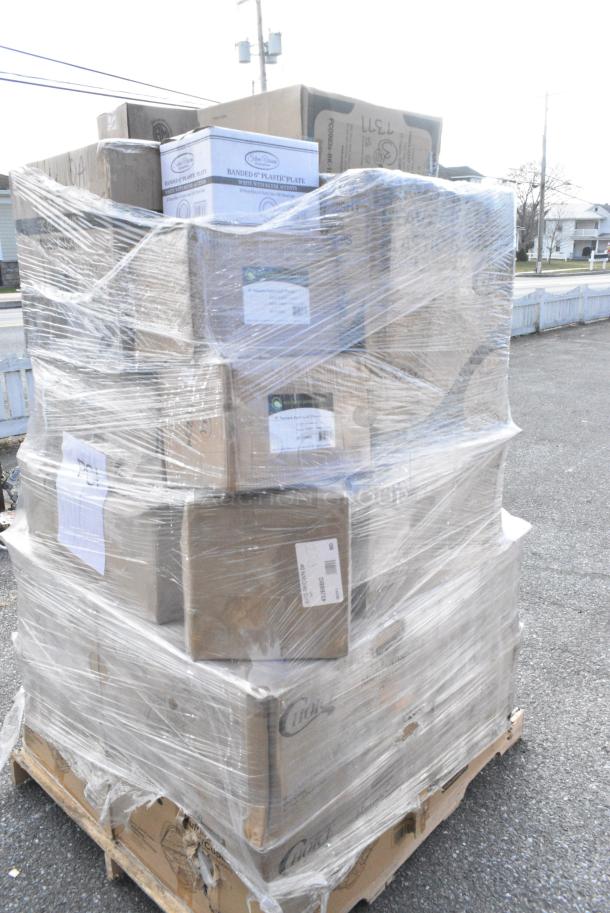 22 BRAND NEW! Boxes Including 760VP130 Carnival King Kraft 130 oz. Popcorn Bucket - 150/Case, 2 Box 433HSLCPIE Choice 5" Clear Hinged Slice Container with High Dome Lid - 300/Case, 43312CUPC Choice 12-Cup Hinged PET Plastic Cupcake / Muffin Container - 100/Case, 500TO993C3 Choice 9" x 9" x 3" Microwaveable 3-Compartment Black / Clear Plastic Hinged Container - 100/Case, 500CC32PHD Choice Heavy Duty 32 oz. Pedestal Heavy Weight Clear PET Plastic Cold Cup - 500/Case, 347RPBD6WHSV PLATE 6" WH/SLV BAND 150 SILVER VISIONS. 22 Times Your Bid! - Image 3 of 18