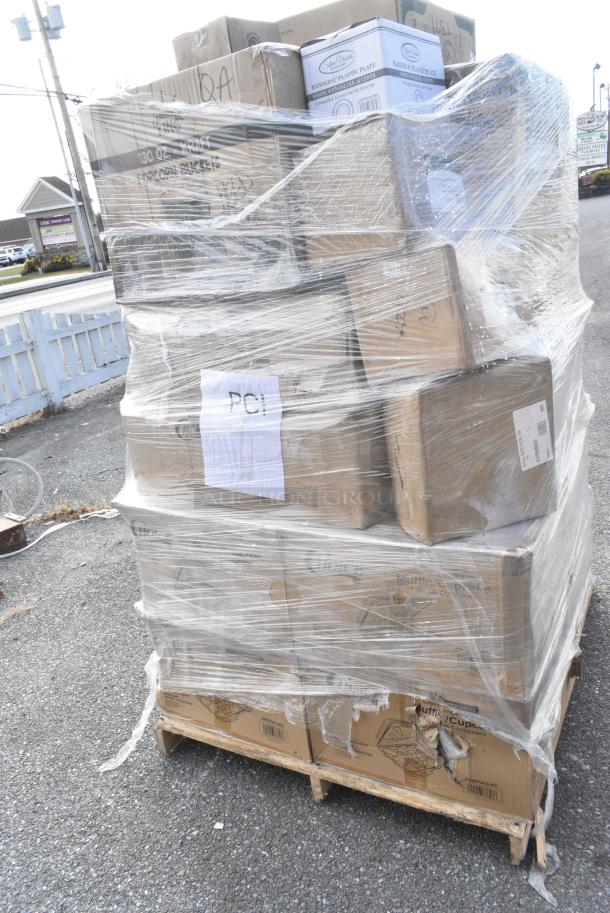 22 BRAND NEW! Boxes Including 760VP130 Carnival King Kraft 130 oz. Popcorn Bucket - 150/Case, 2 Box 433HSLCPIE Choice 5" Clear Hinged Slice Container with High Dome Lid - 300/Case, 43312CUPC Choice 12-Cup Hinged PET Plastic Cupcake / Muffin Container - 100/Case, 500TO993C3 Choice 9" x 9" x 3" Microwaveable 3-Compartment Black / Clear Plastic Hinged Container - 100/Case, 500CC32PHD Choice Heavy Duty 32 oz. Pedestal Heavy Weight Clear PET Plastic Cold Cup - 500/Case, 347RPBD6WHSV PLATE 6" WH/SLV BAND 150 SILVER VISIONS. 22 Times Your Bid! - Image 4 of 18