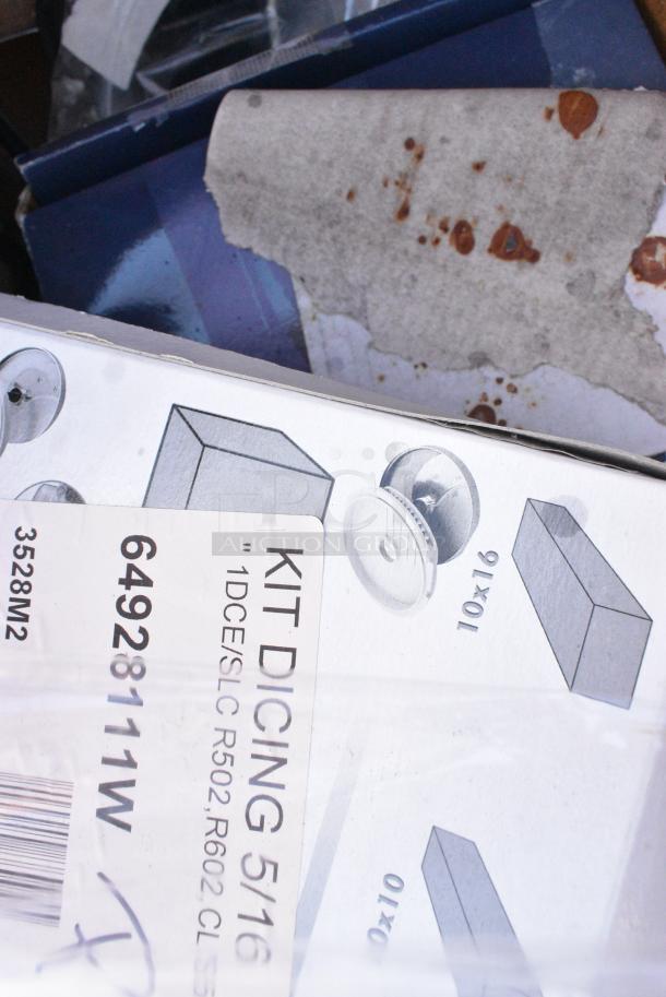 22 BRAND NEW! Boxes Including 190HFC2516S 16"(H) x 25"(W) x 2"(T) Stainless Steel Hood Filter, 176BIN21GL Baker's Lane 21 Gallon / 335 Cup White Slant Top Mobile Ingredient Storage Bin with Sliding Lid &amp; Scoop, 5532PKBK8514BK Acopa Prime 8 1/2" x 14" Black 2-View Vinyl Menu Booklet, 471SAUCHD6QT Choice 6 Qt. Aluminum Sauce Pan, 64928111W Robot Coupe 28111W 5/16" Dicing Kit, 4 Box 825ULSQRSTND Valor 11" x 7" Rectangular Pre-Seasoned Cast Iron Fajita Skillet with 14" x 10" x 4 1/2" Rustic Chestnut Finish Display Stand. 22 Times Your Bid! - Image 13 of 18