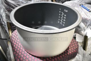 BRAND NEW SCRATCH AND DENT! Avantco 177RCSB60POT 60 Cup (30 Cup Raw) Non-Stick Pot for RCSB60