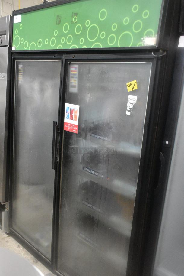 True GDM-52TM-RL-LD Metal Commercial 2 Door Reach In Pass Through Cooler Merchandiser w/ Poly Coated Racks. 115 Volts, 1 Phase. Tested and Working! - Image 2 of 5