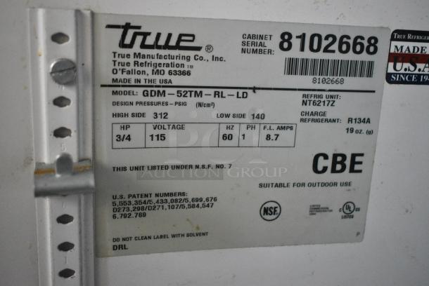 True GDM-52TM-RL-LD Metal Commercial 2 Door Reach In Pass Through Cooler Merchandiser w/ Poly Coated Racks. 115 Volts, 1 Phase. Tested and Working! - Image 5 of 5