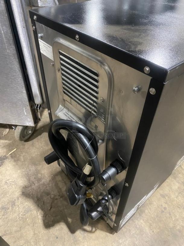 MerryChef! 2021! Commercial Electric Powered Countertop Rapid Cook Turbo Oven! Model: Eikon E2S SN: 21072-3090154! 208/240V 1 Phase! - Image 4 of 7