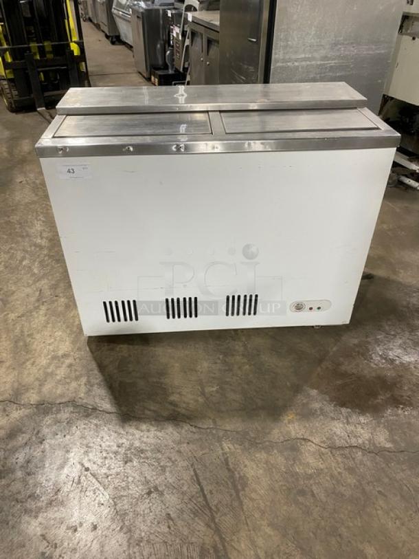 Summit Commercial White Manual Defrost Back Bar Chest Cooler! With Stainless Steel Top Sliding Doors! Model: SCFR100MAN SN: 2017-03-1083! 120V! On Legs! - Image 1 of 8