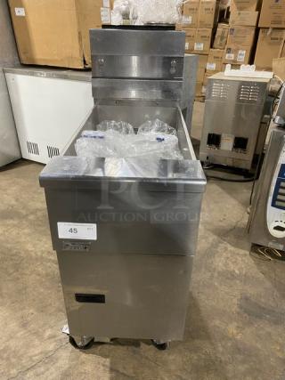 Pitco Commercial Stainless Steel Natural Gas Powered Deep Fat Fryer! With Back Splash! With New Frying Baskets! Model: SG14-S SN: G06KC044062! On Casters!