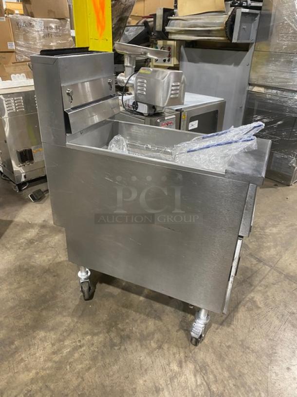 Pitco Commercial Stainless Steel Natural Gas Powered Deep Fat Fryer! With Back Splash! With New Frying Baskets! Model: SG14-S SN: G06KC044062! On Casters! - Image 3 of 9