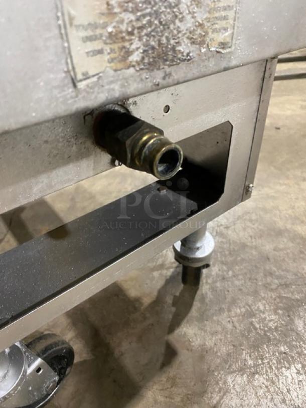 Pitco Commercial Stainless Steel Natural Gas Powered Deep Fat Fryer! With Back Splash! With New Frying Baskets! Model: SG14-S SN: G06KC044062! On Casters! - Image 9 of 9