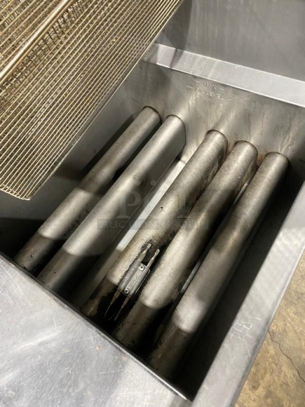 Pitco! Late Model 2021! Commercial Stainless Steel Natural Gas Powered Deep Fat Fryer! With Back Splash! With Frying Baskets! Model: 65C+ SN: G21FA036345! On Casters! Working When Removed! - Image 6 of 9