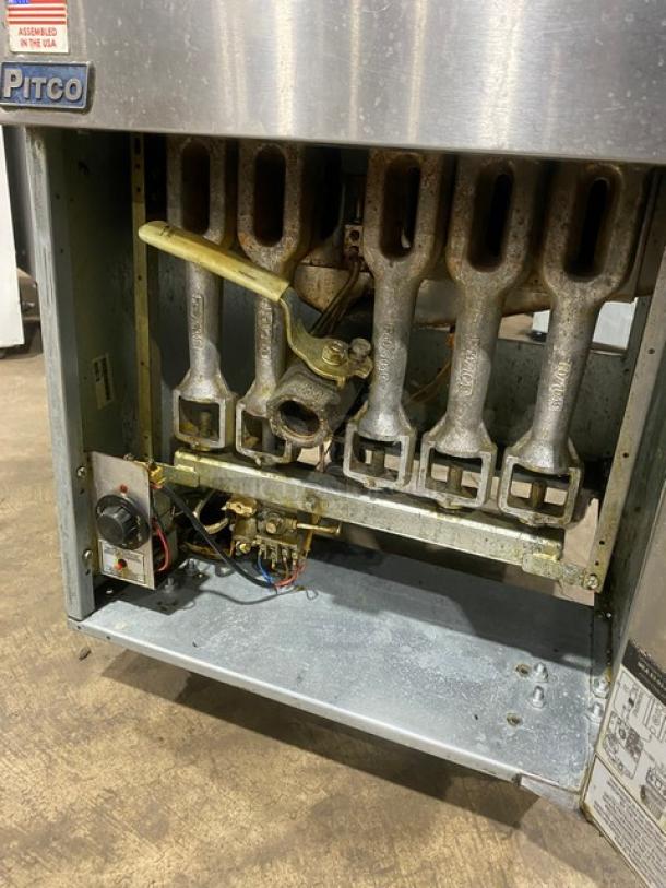 Pitco! Late Model 2021! Commercial Stainless Steel Natural Gas Powered Deep Fat Fryer! With Back Splash! With Frying Baskets! Model: 65C+ SN: G21FA036345! On Casters! Working When Removed! - Image 7 of 9