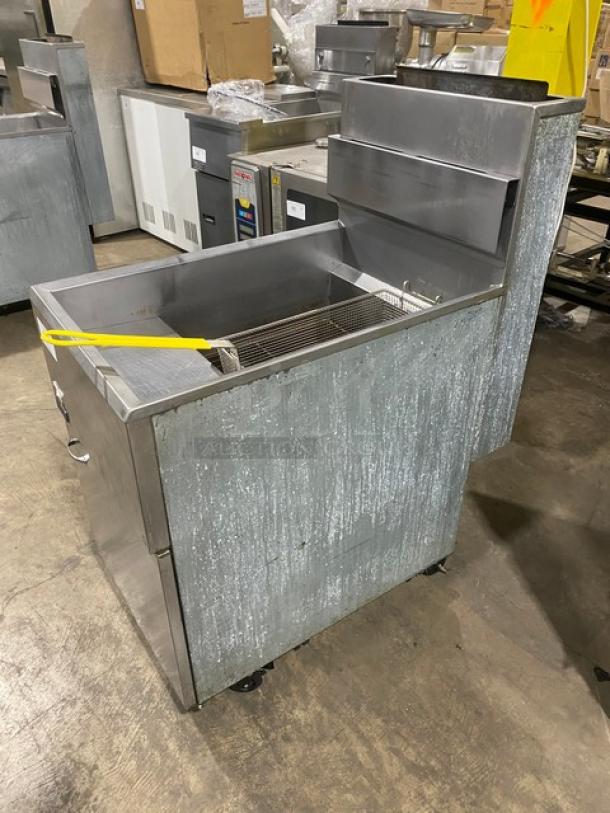 Pitco! Late Model 2021! Commercial Stainless Steel Natural Gas Powered Deep Fat Fryer! With Back Splash! With Frying Basket! Model: 65C+ SN: G21FA036338! On Casters! Working When Removed! - Image 3 of 9