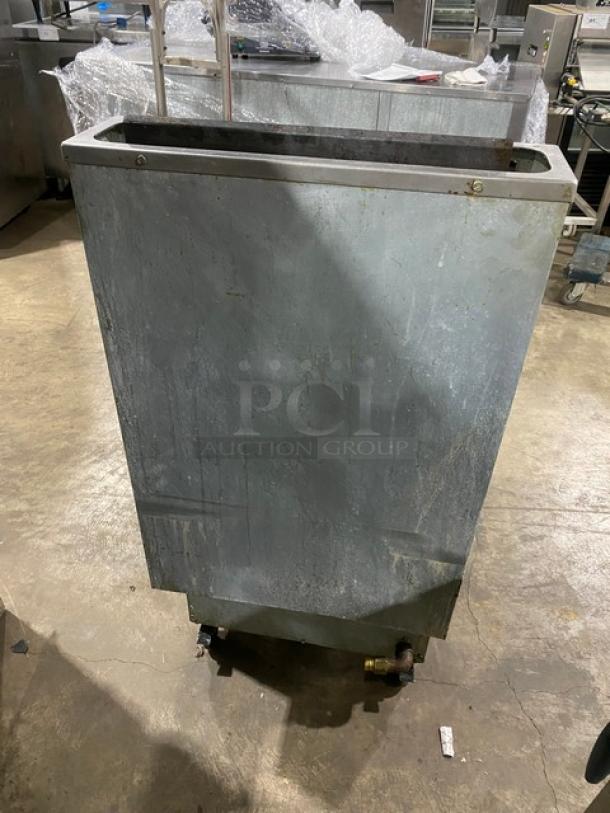 Pitco! Late Model 2021! Commercial Stainless Steel Natural Gas Powered Deep Fat Fryer! With Back Splash! With Frying Basket! Model: 65C+ SN: G21FA036338! On Casters! Working When Removed! - Image 4 of 9