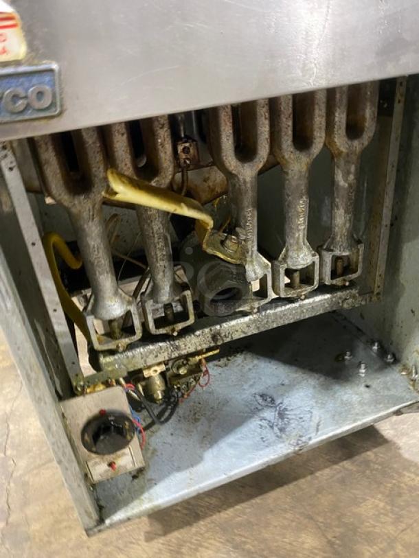 Pitco! Late Model 2021! Commercial Stainless Steel Natural Gas Powered Deep Fat Fryer! With Back Splash! With Frying Basket! Model: 65C+ SN: G21FA036338! On Casters! Working When Removed! - Image 7 of 9
