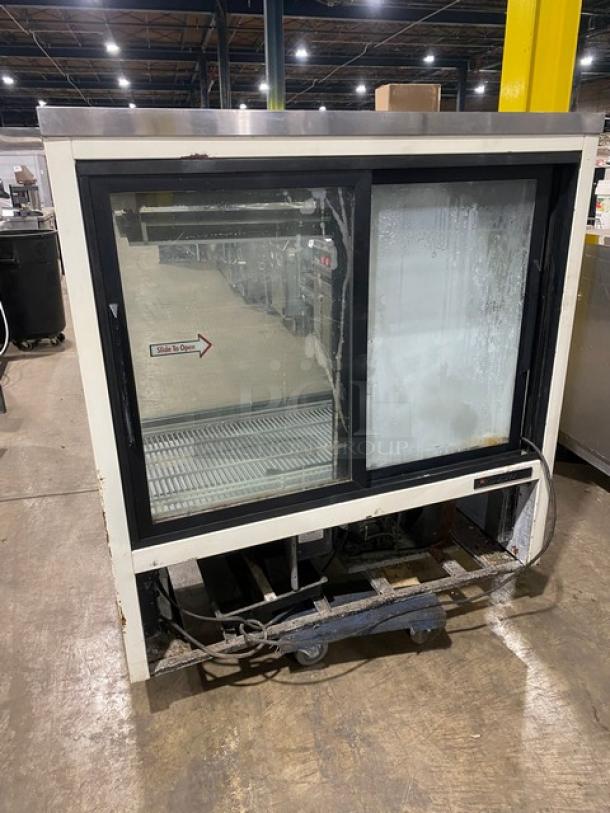 True Commercial Slanted Glass Front Refrigerated Meat Deli Display Case! With Poly Coated Wire Rack! With Rear Sliding Glass Doors! Model: TSID-48-2 SN: 1-4321514! 115V 1 Phase! Working When Removed! - Image 3 of 8
