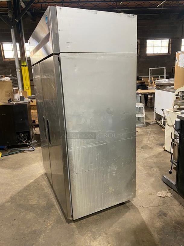 Hoshizaki Commercial Stainless Steel Solid 2 Door Safe Temp Reach In Refrigerator! With Built-in Pan Holding Racks! Model: RH2-AAC SN: N60580G! 115V 1 Phase! On Casters! - Image 4 of 8