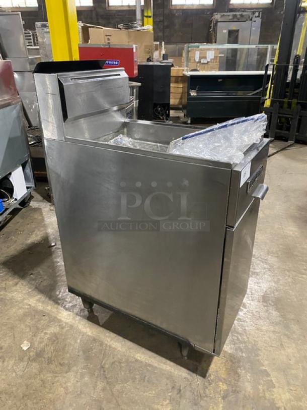 American Range Commercial Stainless Steel Natural Gas Powered Deep Fat Fryer! With Back Splash! With New Frying Baskets! On Legs! - Image 2 of 7