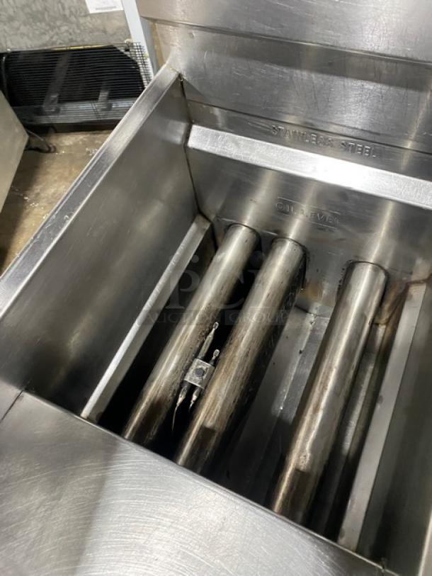 American Range Commercial Stainless Steel Natural Gas Powered Deep Fat Fryer! With Back Splash! With New Frying Baskets! On Legs! - Image 5 of 7